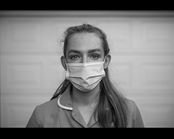 “What stays with me is the feeling of helplessness” – on International Nurses Day, a young nurse recalls her time on a COVID-19 ward at the beginning of the pandemic